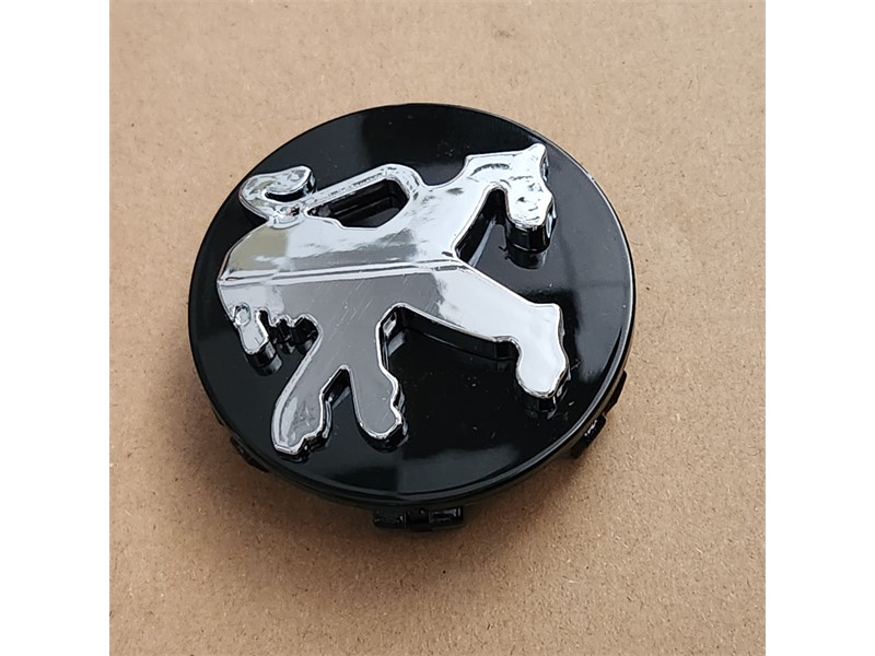 POKLOPAC SA LOGOM PEUGEOT CRNO-CHROM