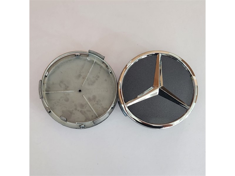 POKLOPAC SA LOGOM MERCEDES 75MM TAMNO SIVI